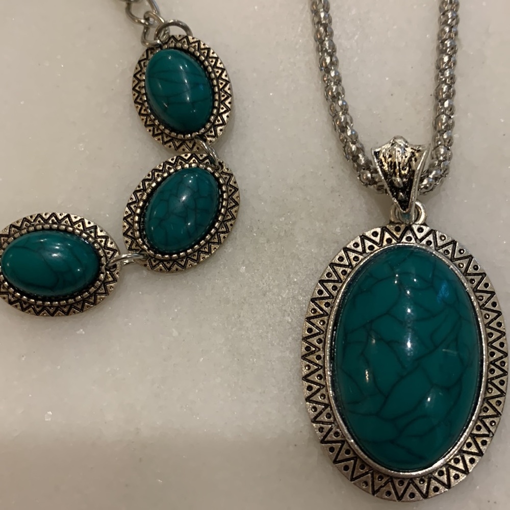 Green stone necklace and bracelet. - Picture 3 of 5